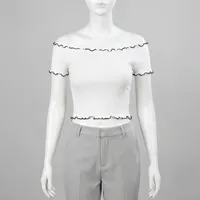 کراپ تی‌شرت آستین تا روی شانه زنانه دل آویز مدل H410