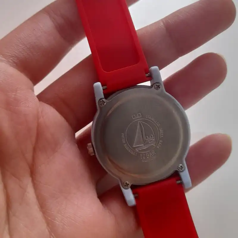 ساعت مچی عقربه ای بچگانه کیو اند کیو مدل V23A-018VY