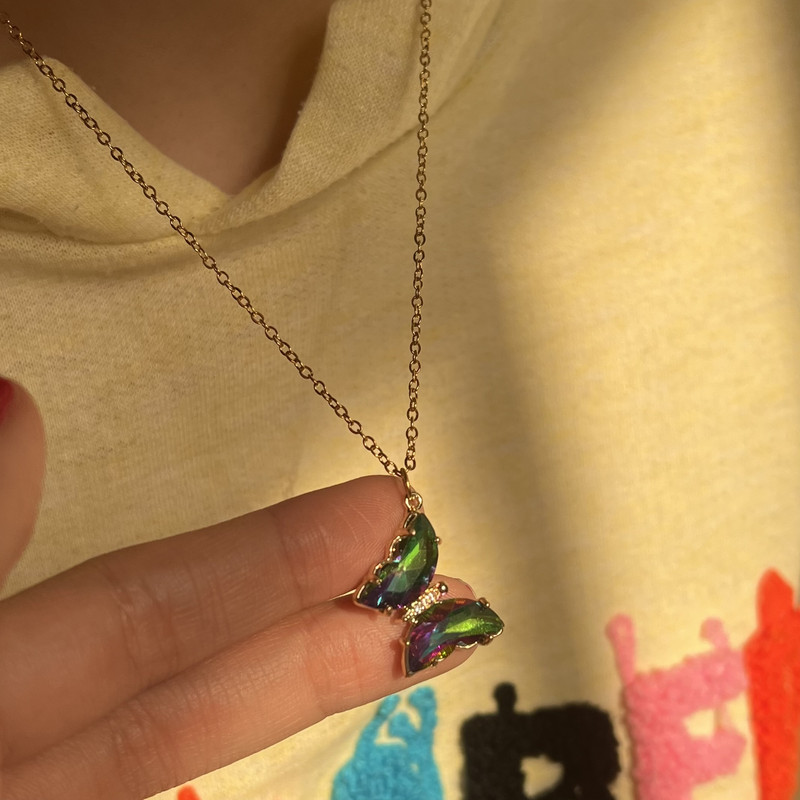 گردنبند زنانه مدل پروانه کریستالی 305