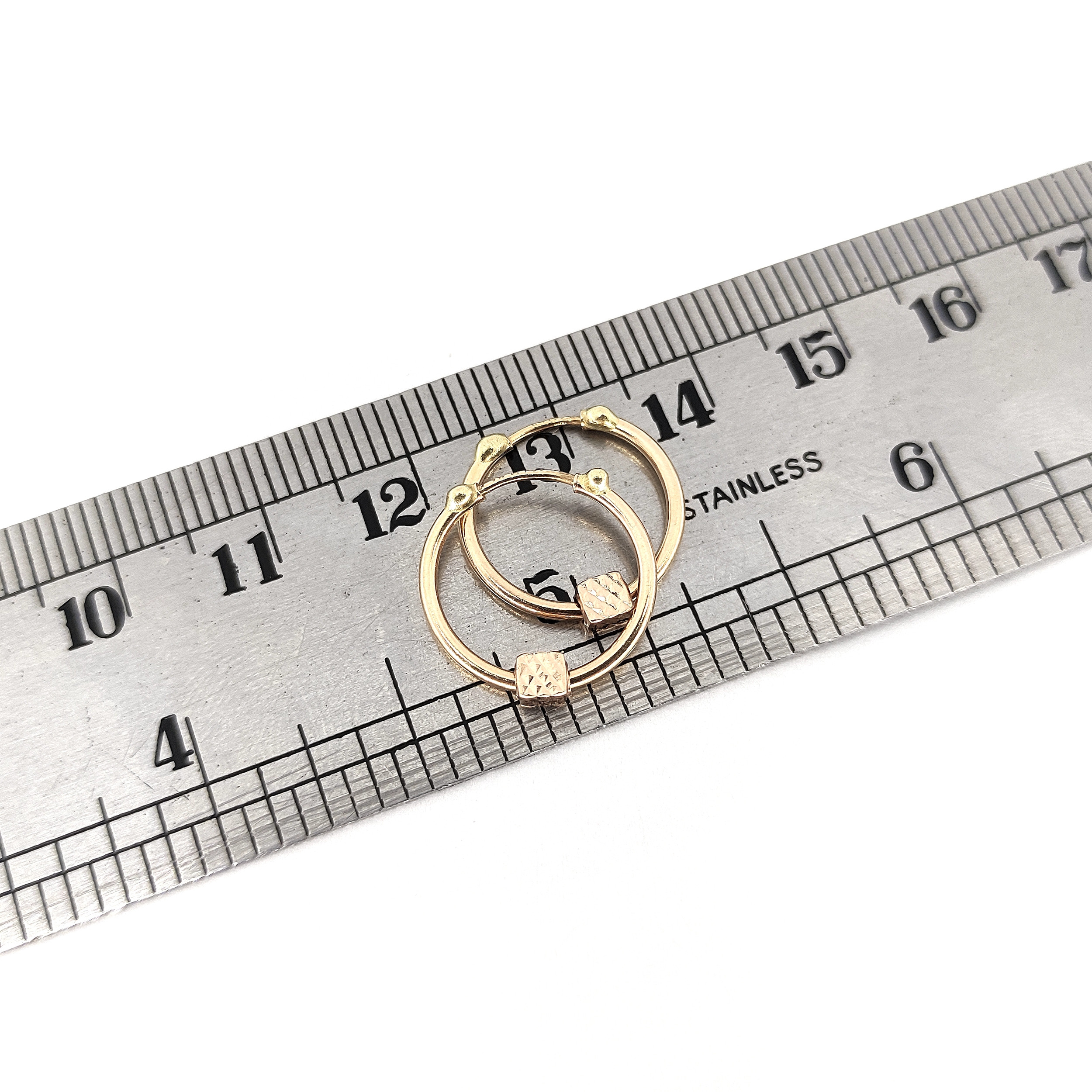 گوشواره طلا 18 عیار دخترانه طلا و جواهرسازی افرا مدل حلقه ای 092