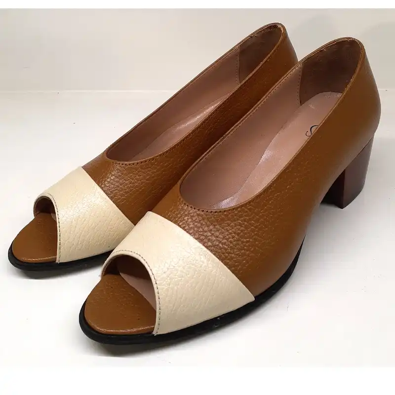 صندل زنانه سرزمین چرم کد 1495 رنگ عسلی