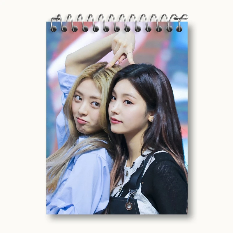 دفتر یادداشت 50 برگ خندالو مدل گروه ایتزی ITZY کد 20233