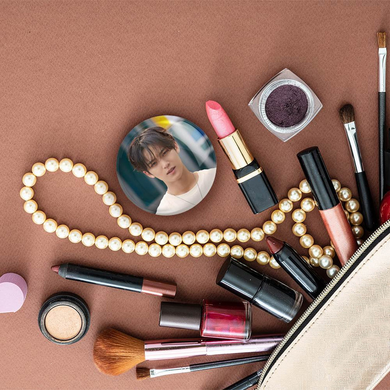 آینه جیبی خندالو مدل مینگیو گروه سونتین Seventeen  کد 21630