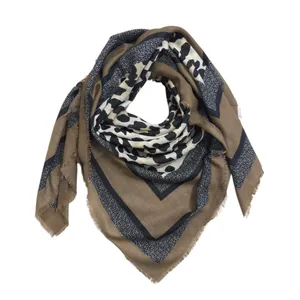 روسری زنانه مدل سیا اسکارف قواره 130 کد d68