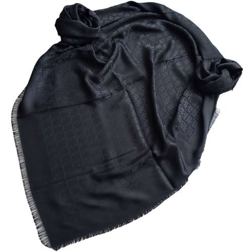 روسری زنانه فندی مدل نخی قواره بزرگ گلدار