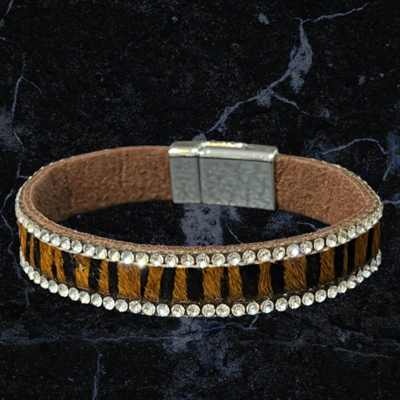 دستبند زنانه مدل پلنگی نگین کد 8000