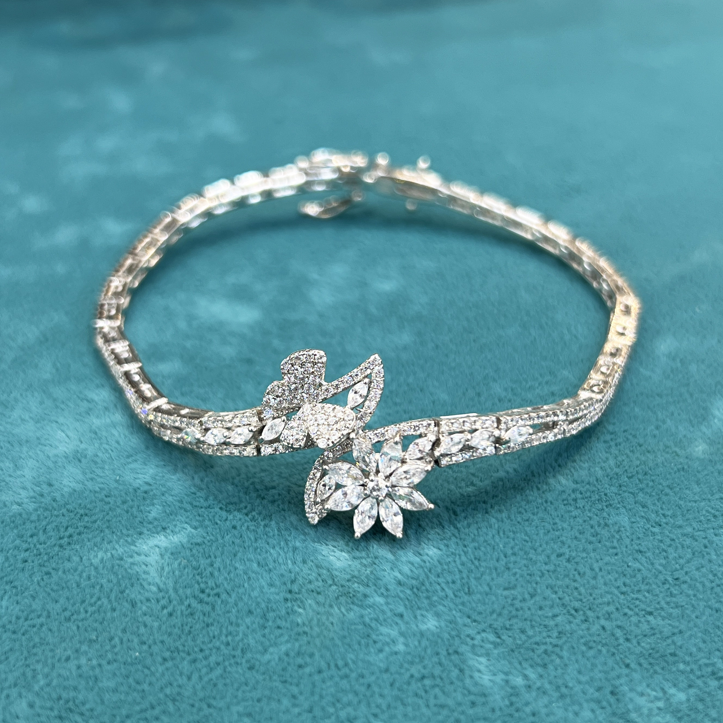 نیم ست نقره زنانه مدل سوپر لوکس جواهری مزین به روکش طلا 40-25