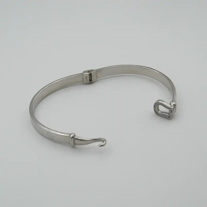 النگو نقره زنانه مانچو مدل نعل کد bs024