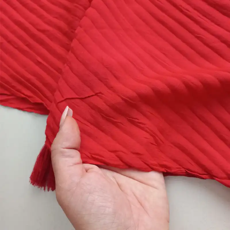 شال زنانه مدل نخی ساده پلیسه منگوله دار کد 132