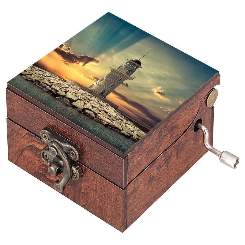 جعبه موزیکال مدل هندلی طرح جزیره فانوس دریایی و دریا کد 1038