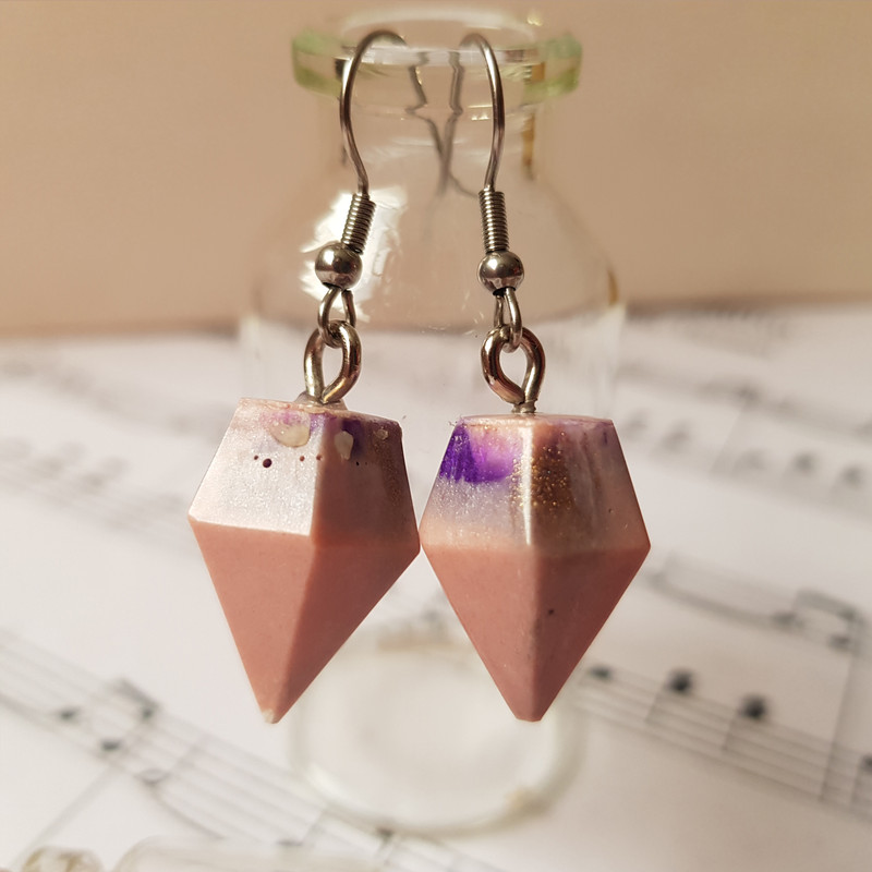 گوشواره دخترانه مدل رزینی مدل منشور 1