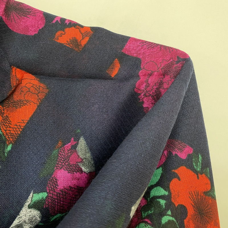 روسری زنانه مدل نخ پنبه دور ریش کد SIA10