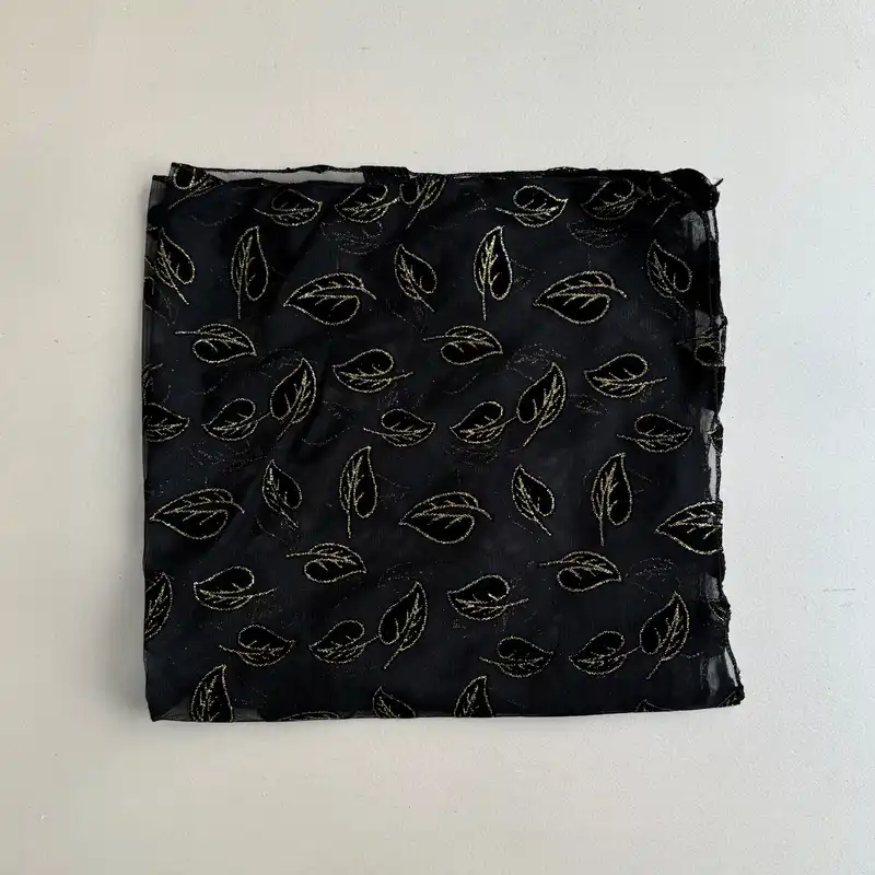 روسری زنانه مدل مینی توری برگ برگی برجسته طلاکوب قواره 75