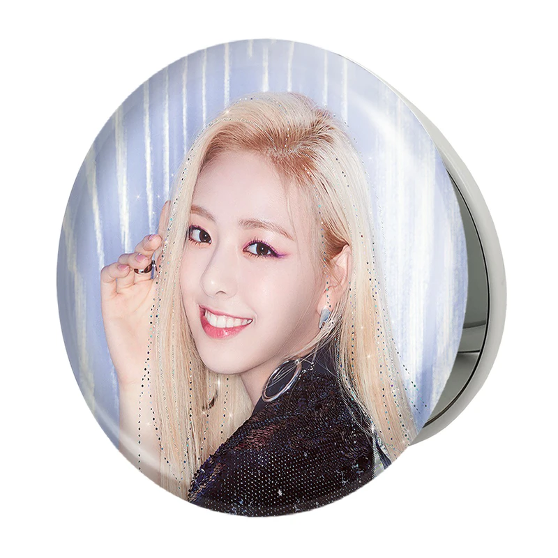 آینه جیبی خندالو طرح یونا گروه ایتزی ITZY مدل تاشو کد 20218 