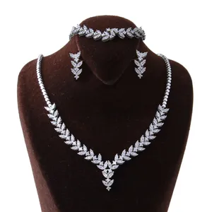 نیم ست نقره زنانه بازرگانی میلادی کد NTR_248