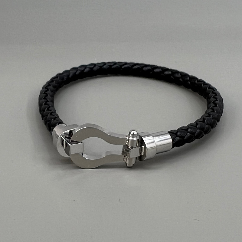 دستبند مردانه مدل OMGA