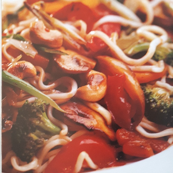 كتاب Meals in minutes اثر Ainsley Harriotts انتشارات بی بی سی