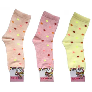 جوراب دخترانه مدل توپ توپی کد 6207490  مجموعه 3عددی