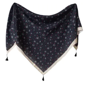 روسری زنانه مدل منگوله دار