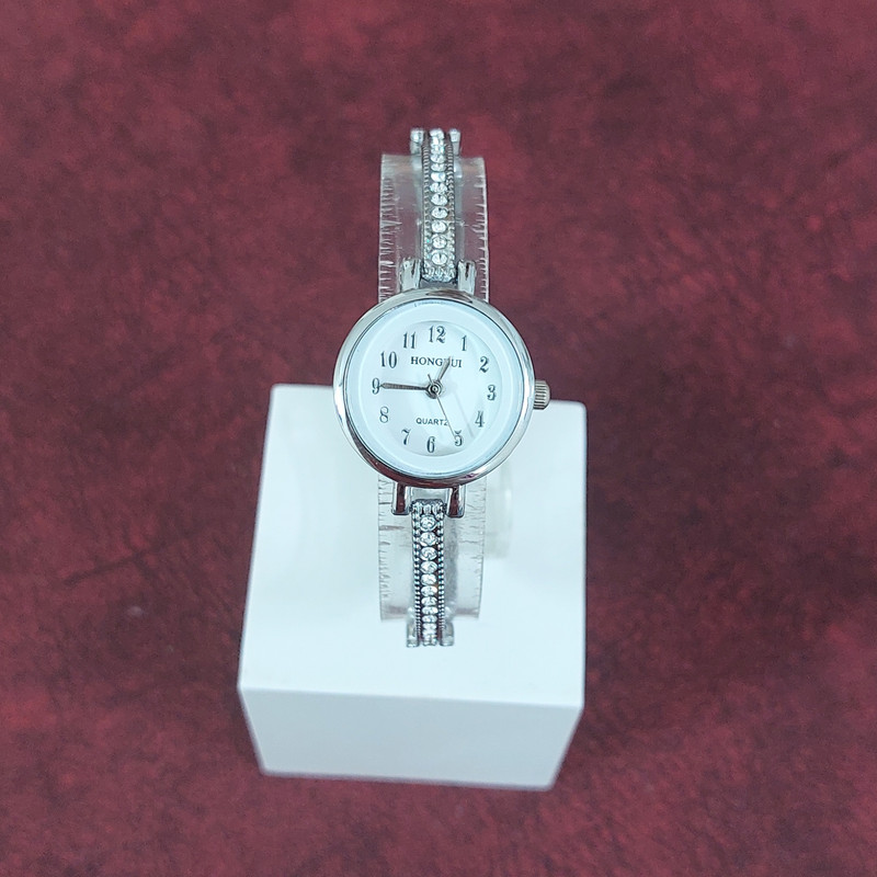 ساعت مچی عقربه ای زنانه هانگروی مدل نگین دار