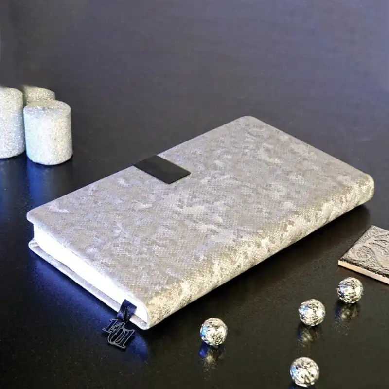 سالنامه و تقویم رومیزی سال 1401 طرح چرم پتینه مدل 117006103