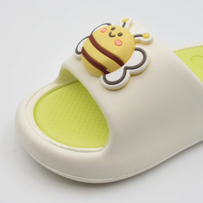 عکس شماره 4 : دمپایی دخترانه پاپا مدل رها نیو زنبوری gr.07