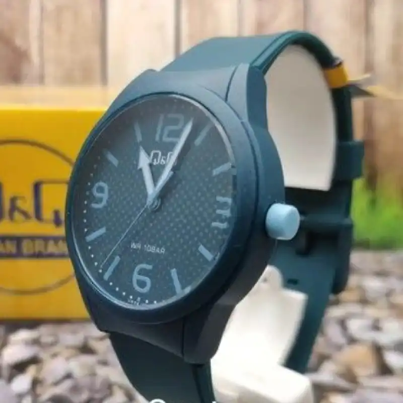 ساعت مچی عقربه ای کیو اند کیو مدل VR28J031Y