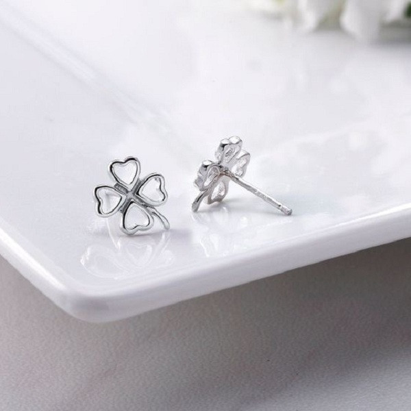 گوشواره نقره زنانه مدل شبدر چهاربرگ توخالی گوشواره نقره زنانه مدل شبدر چهاربرگ توخالی