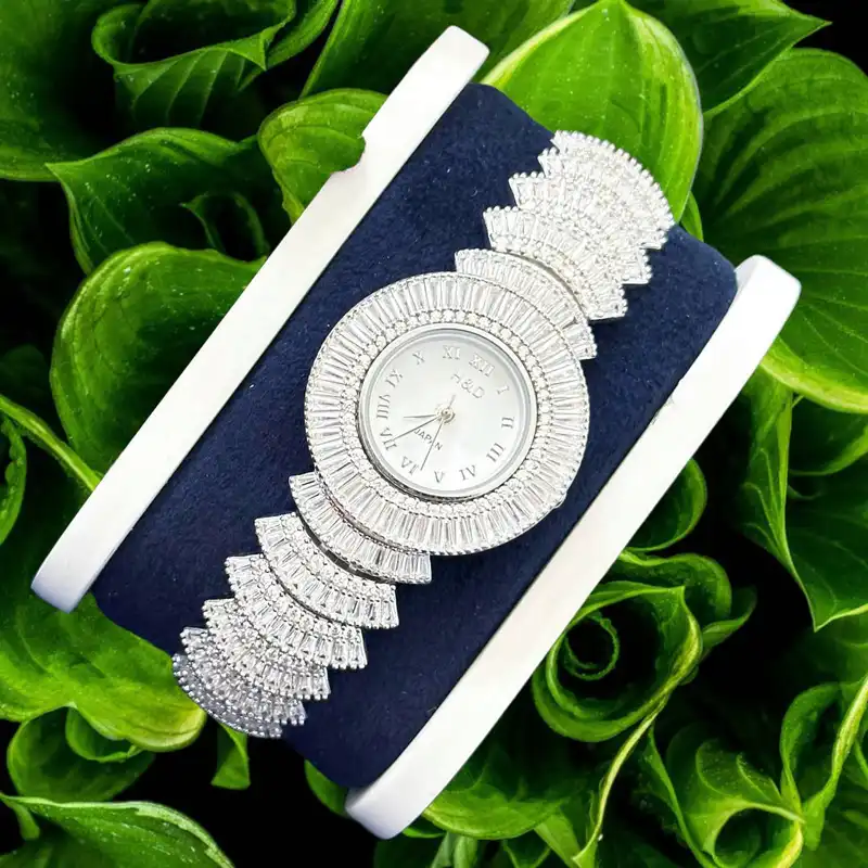 ساعت مچی عقربه ای نقره  زنانه مدل باگت