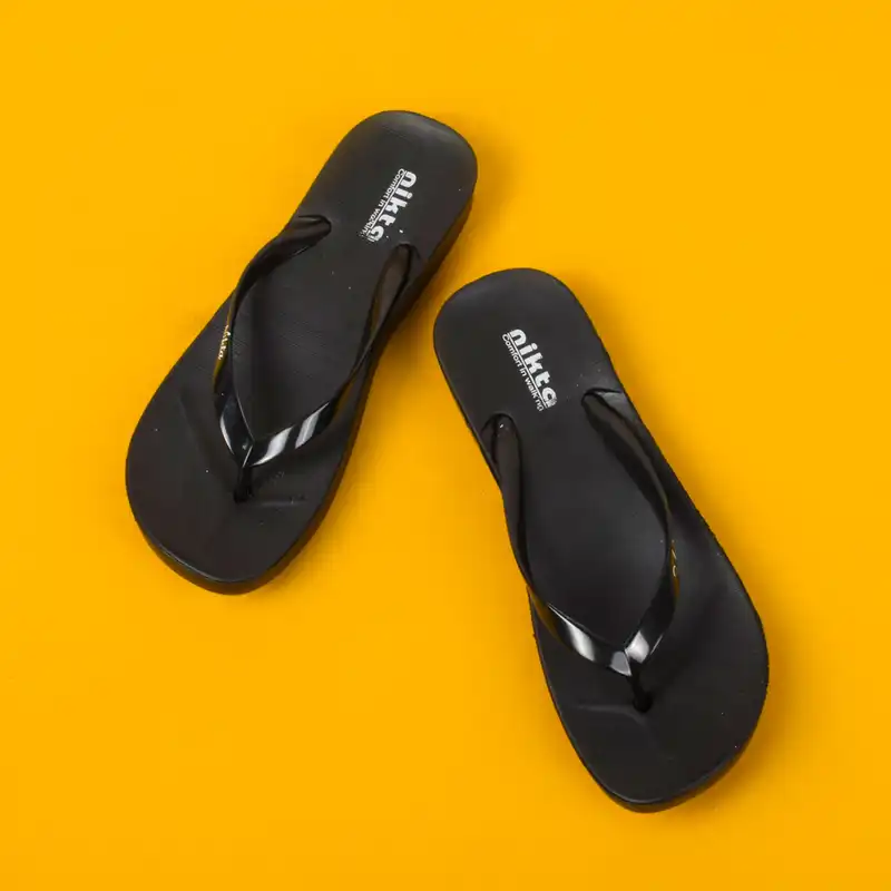 دمپایی لاانگشتی زنانه نیکتا مدل BK.2048