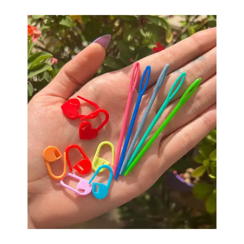 قلاب بافتنی مدل ZHL-0.6 کد 0.6 به همراه سنجاق نشانه گذار بافتنی و سوزن دوخت کاموا مجموعه 6 عددی