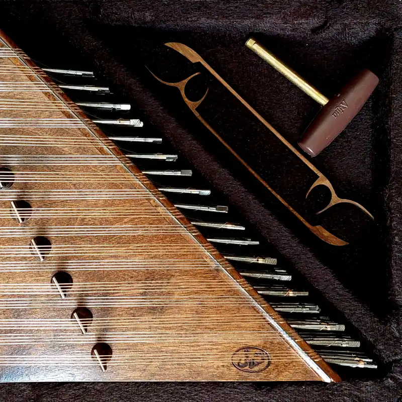 سنتور قشلاقی مدل 3 مهر طرح استاد شجریان