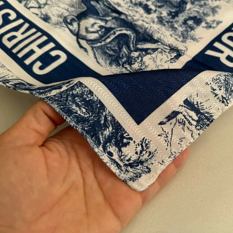 روسری زنانه مدل مینی نخی طرح طبیعت جنگلی ابر و بادی