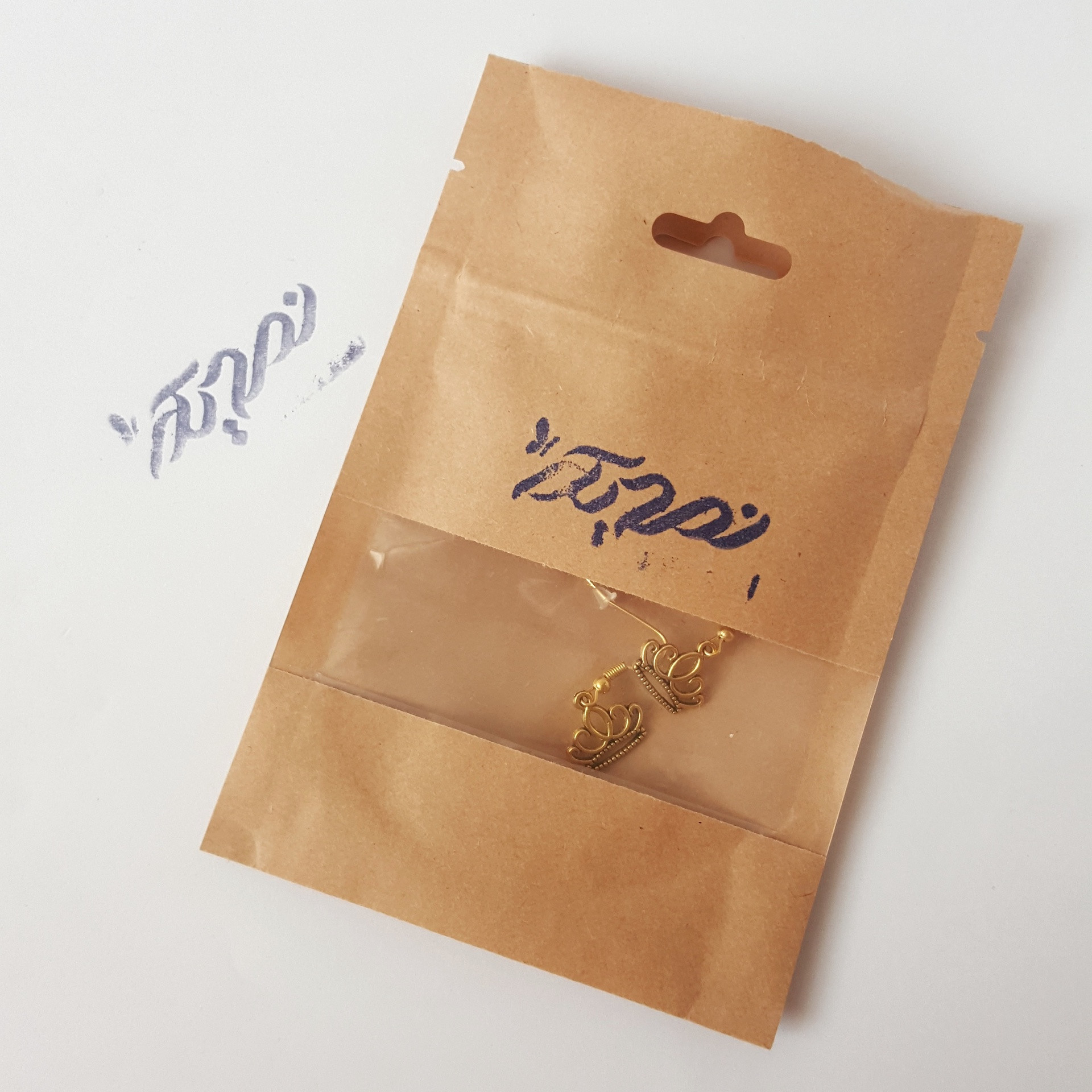 گوشواره دخترانه نمدیکا طرح تاج مدل کویین گوشواره دخترانه نمدیکا طرح تاج مدل کویین