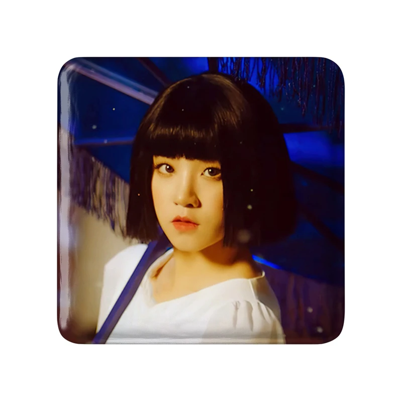 مگنت خندالو طرح یوکی گروه جی آیدل GIdle  مدل مربعی کد 19516