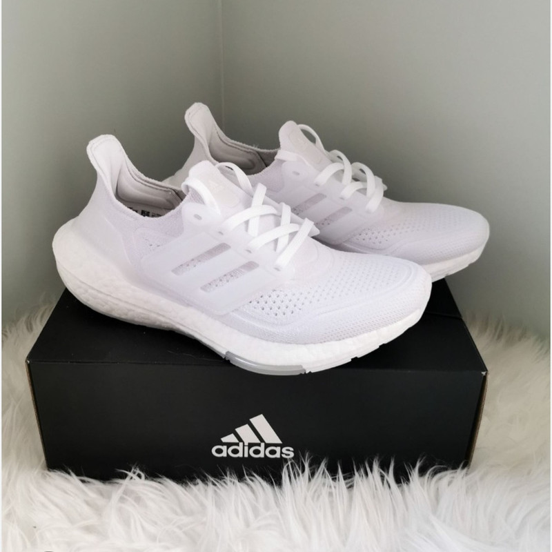 کفش رانینگ آدیداس مدل Ultraboost