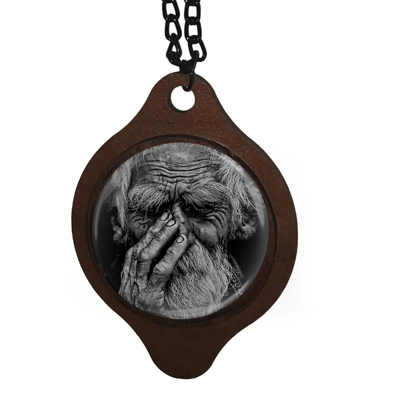 آویز تزیینی خودرو طرح پرتره پیرمرد کد 1052