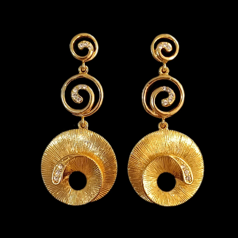 گوشواره زنانه مدل صدف نگین دار