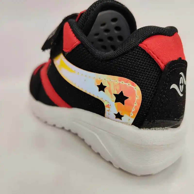 کفش مخصوص پیاده روی مدل 2025 g