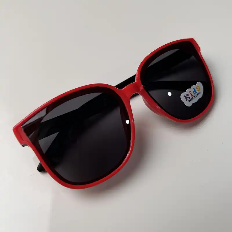 عینک آفتابی بچگانه مدل فشن پاستیلی کد R ED