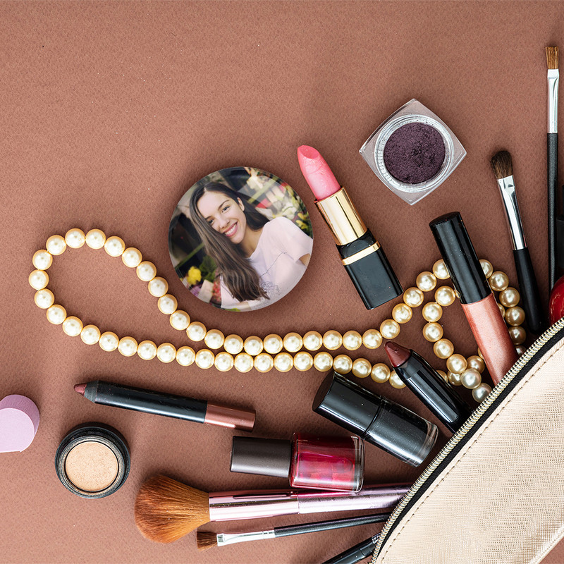 آینه جیبی خندالو مدل اولیویا رودریگو Olivia Rodrigo  کد 19273