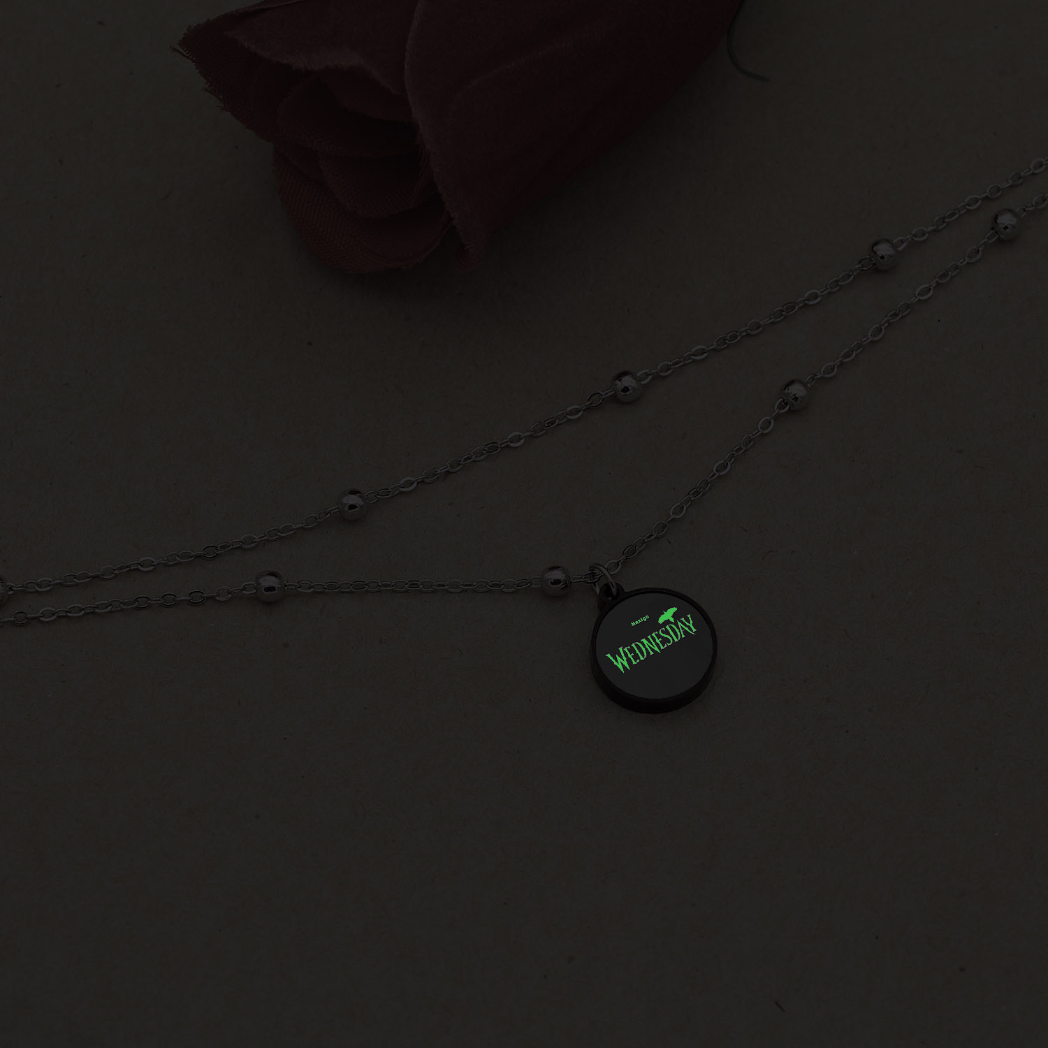 پابند زنانه ناکسیگو مدل شب تاب طرح Wednesday کد LB7389 پابند زنانه ناکسیگو مدل شب تاب طرح Wednesday کد LB7389