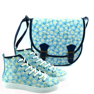ست کیف و کفش زنانه مدل ساقدار طرح گل بابونه رنگ آبی