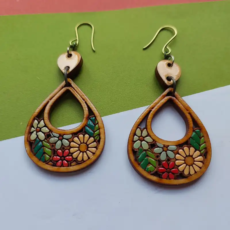 گوشواره زنانه مدل گل های بهاری طرح اشک کد EP028