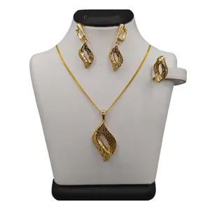 نیم ست طلا 18 عیار زنانه مدل برگ