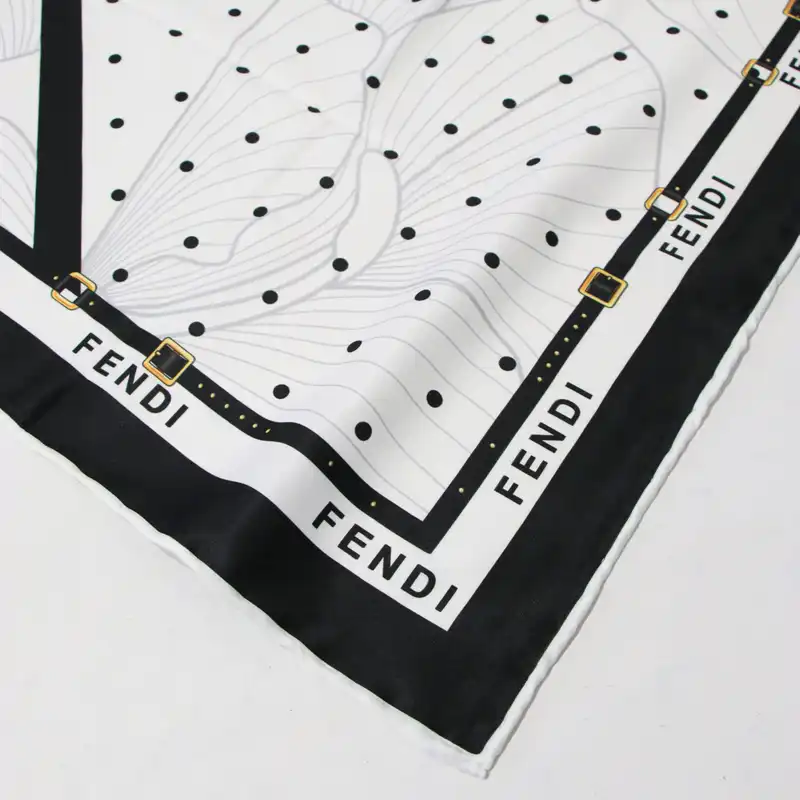 روسری زنانه مدل ابریشم لاکچری مزونی طرح گل کد 5045