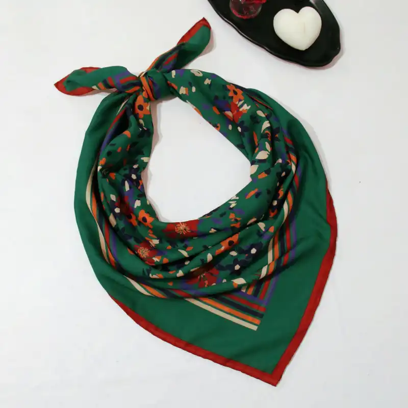 روسری زنانه مدل نخی طرح گل ریز کد 5027