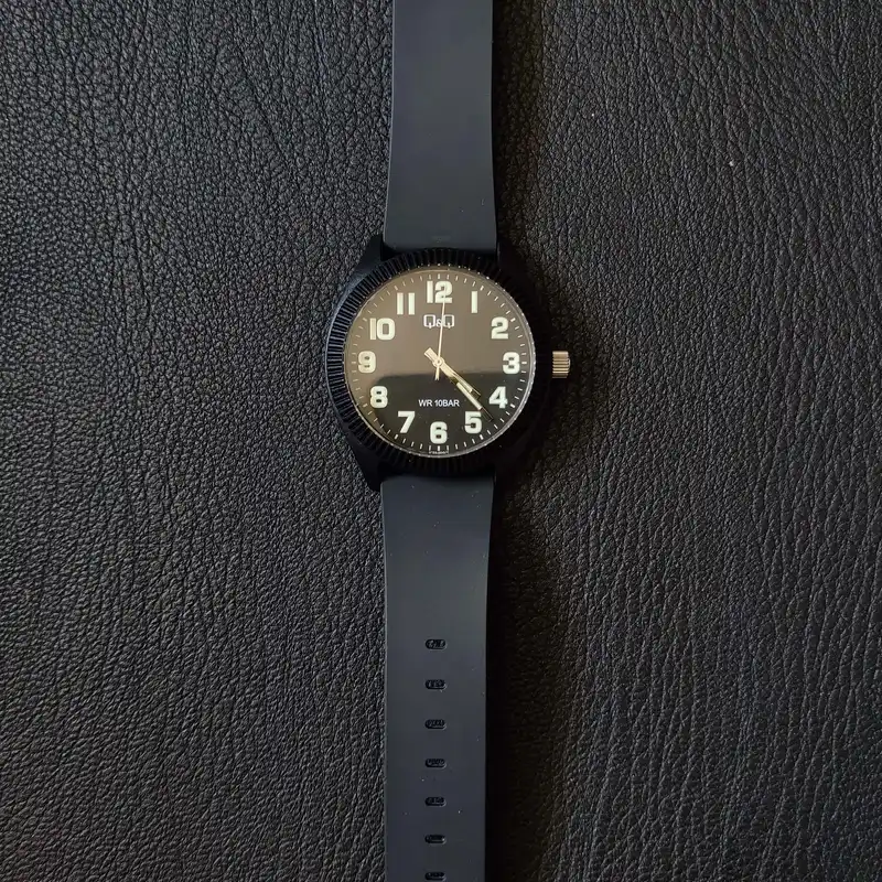 ساعت مچی عقربه ای کیو اند کیو مدل V12A-004VY