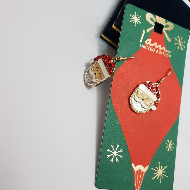 گوشواره زنانه آی ام مدل طرح فانتزی کریسمس بابانوئل