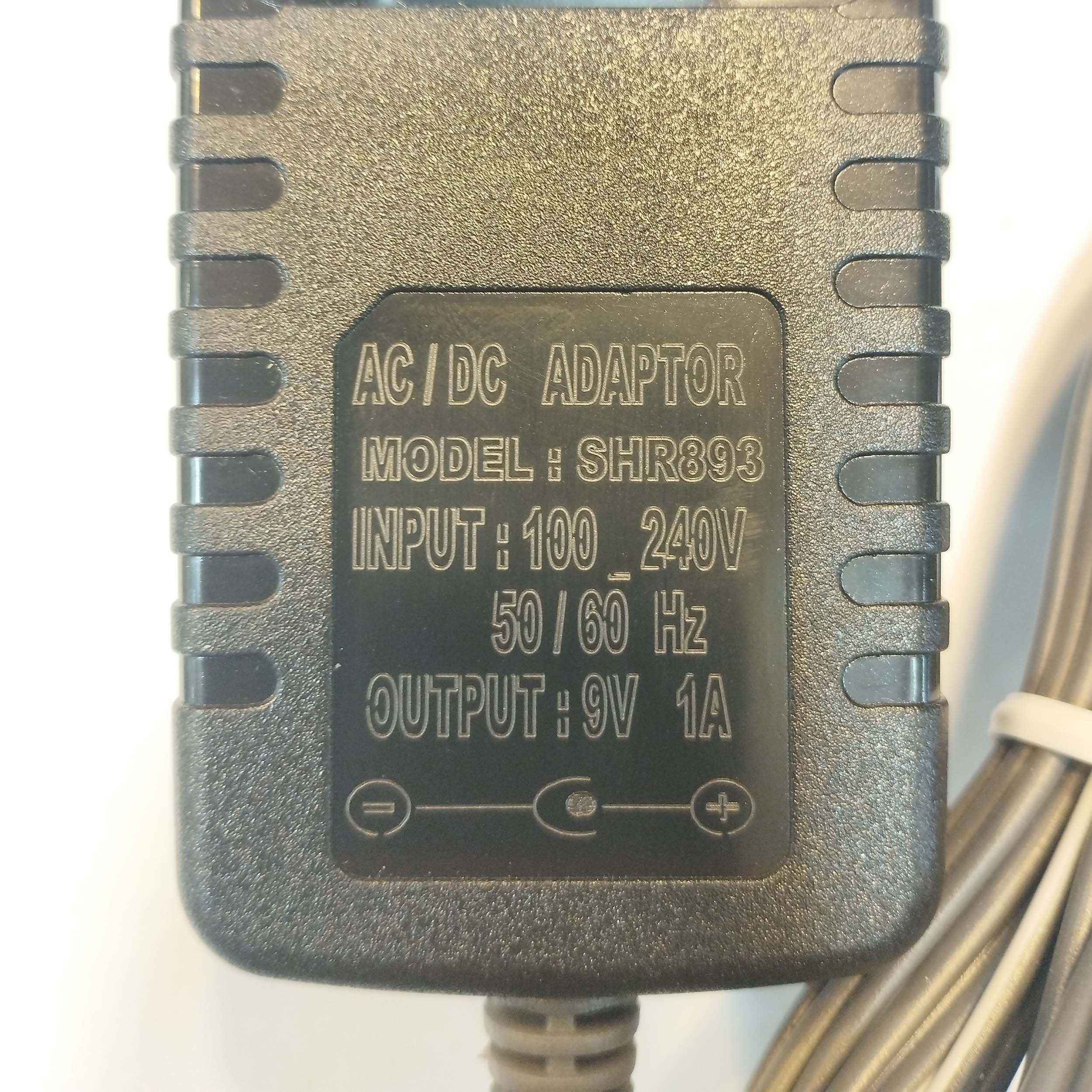 آداپتور 9 ولت 1 آمپر اس ای دی مدل HRZ 893 آداپتور 9 ولت 1 آمپر اس ای دی مدل HRZ 893